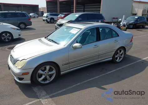 2005 Mercedes-Benz C 230 Kompressor Sport z USA, uszkodzony, nr VIN WDBRF40J65F717107